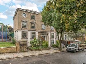 Pass the Keys Stylish Luxury Flat in Prestigious St Johns Wood