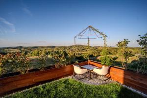 Casa Deluxe in Sinteu - intersectia intre modern si linistea naturii