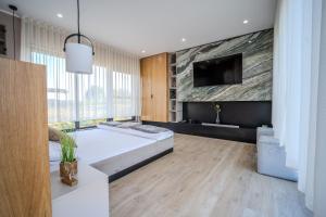 Casa Deluxe in Sinteu - intersectia intre modern si linistea naturii