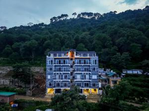 Dochi 4-BHK apartment with Hill Views, Living Room, & Balconies