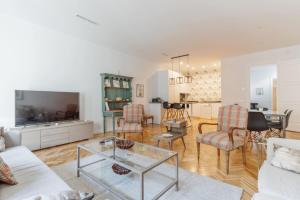 Spacious Central-3Bedrooms 3Bathrooms-Sol