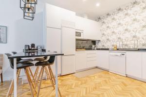 Spacious Central-3Bedrooms 3Bathrooms-Sol