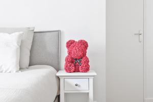 Haussmannien lumineux avec balcon proche Montmartre