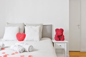 Haussmannien lumineux avec balcon proche Montmartre