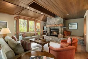 Premier Ski In, Ski Out 3 Bedroom Colorado Vacation Rental Steps From The Ski Slopes With Hot Tub And Pool