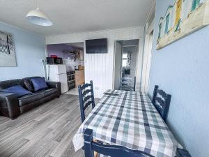 Lovely 4 Berth Chalet For Hire At California Sands In Norfolk Ref 52350Cs