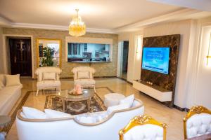 Luxurious Family Apartment in Prime New Cairo with Garden
