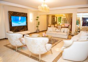 Luxurious Family Apartment in Prime New Cairo with Garden