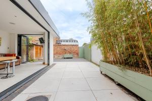 Stunning Townhouse & Basement in Leamington Spa