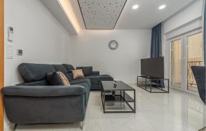 Amazing Apartment In Metajna With Wifi 