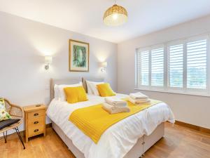 Meadow View - Uk47974