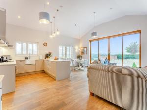 Meadow View - Uk47974