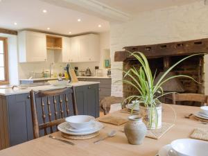 Lower Goytre Farmhouse