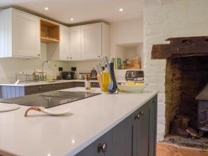Lower Goytre Farmhouse