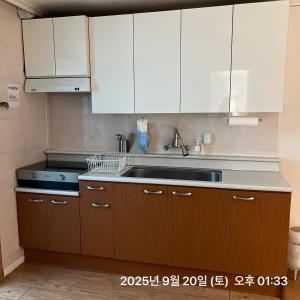 Stayraon, White & Cozy Space near Yeoksam Station