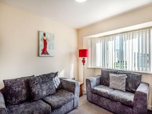 Rainbow Bungalow 2 - Uk39810