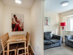 Rainbow Bungalow 2 - Uk39810