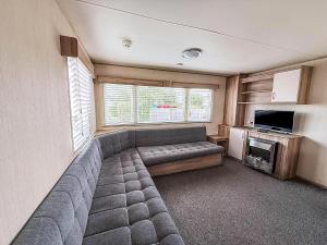 Lovely 8 Berth Caravan At California Cliffs With Double Glazing Ref 50013Ae