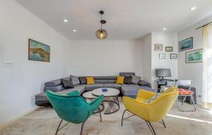 Awesome Home In Zagvozd