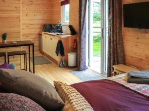 Shepherds Hut Two - Uk48783