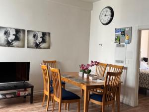 Walk everywhere heart Gaslamp