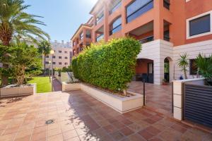 Hogar Brisa de las Marinas acogedor apartamento con amplia terraza y acceso directo a las piscinas-Comfortable apartment with spacious terrace and direct pool access