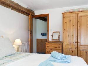 Mountain View-Uk11825