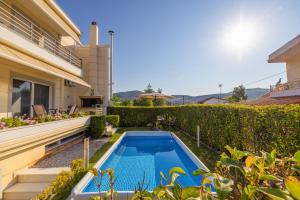 Santa Barbara Garden and Pool Home