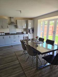 Modern & cozy 4 bed detached home