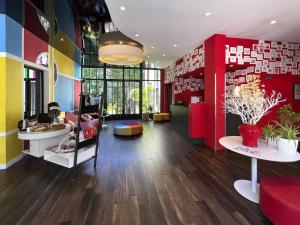 ibis Styles Paris La Défense Courbevoie - 3hvězdičkové hotely ve městě Courbevoie