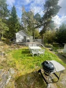 Cozy Guesthouse with Terrace, BBQ & Lake Access