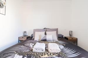 Industrial 2 bedroom with terrace, parking and wifi