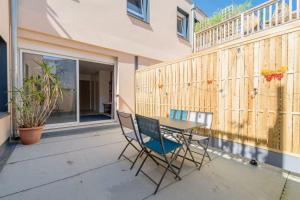 Industrial 2 bedroom with terrace, parking and wifi