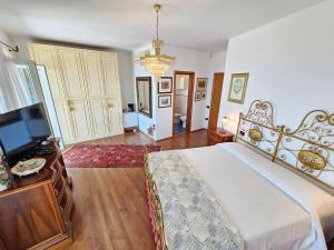 MIMICA Double ROOM with private bathroom and terrace