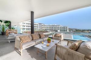 Serenity Deluxe - Pool & Terrace