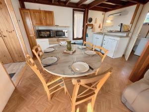 Chaleureux chalet à 3 minutes à pied de la mer - Parking gratuit