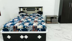 Jagadeeshwara comforts kalasa