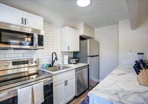 In-Unit Laundry AC Free Parking Dishwasher