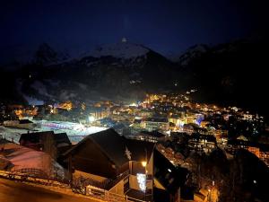 Chalet Célestine, 2p, 4pers, Très belle vue, Parking sous-sol Privé, Valloire