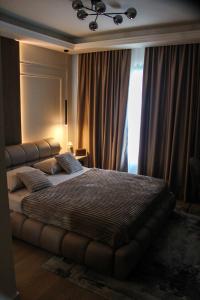 Luxurious 2BR Designer Apartment Near River & Park