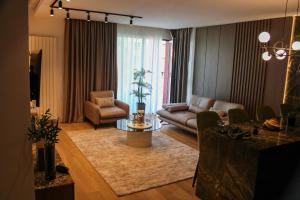 Luxurious 2BR Designer Apartment Near River & Park