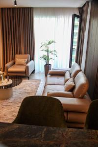 Luxurious 2BR Designer Apartment Near River & Park