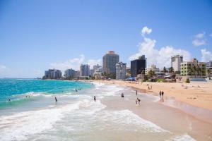 Condado Beach Stay 4BR AC WiFi Great Location
