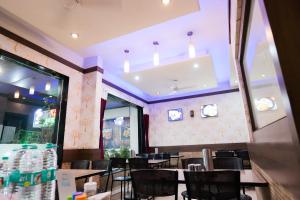 Hotel Laxmibai Palace- Only 300 miter from Sai Baba Temple!!!!