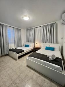 4BR 6 Beds 2 Baths Walk to Condado Beach