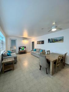 4BR 6 Beds 2 Baths Walk to Condado Beach