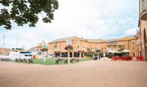 Cozy 1BR Seaside Apt in Brighton Marina Village