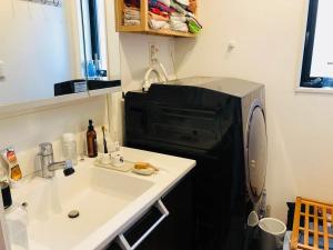 Casa Descanso Private Room Toilet and Shower