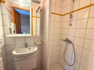 Chalet 5 pièces, 8 pers, au coeur de St Martin de Belleville, proche pistes et commodités - FR-1-452-65