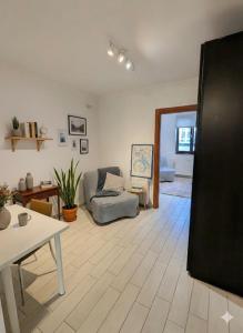 Central Astoria Spacious Apartment